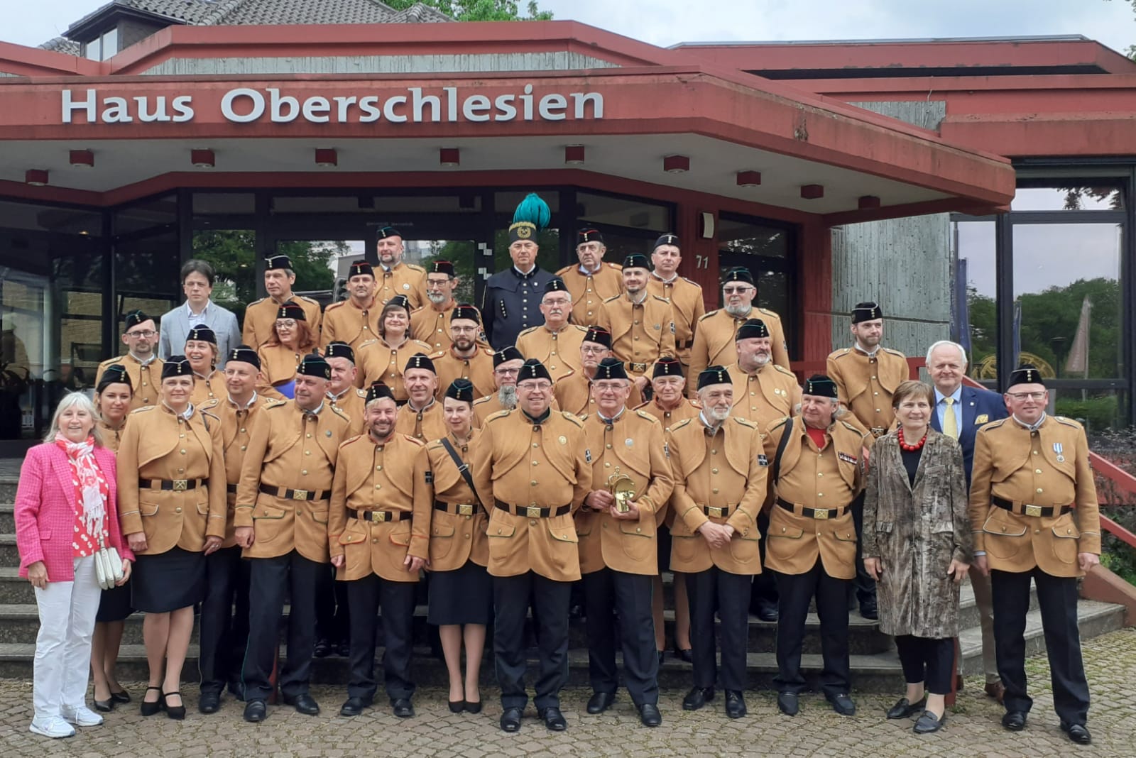 Verein der Heimatfreude des Tarnowitzer Landes,
v.r.i.d.M. Vorstandsvositzender Zbigniew Pawlak